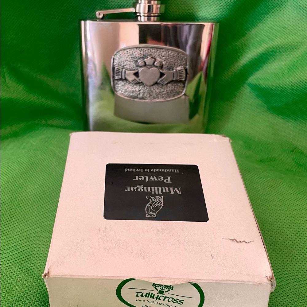 Irish Shamrock Pewter Stainless Steel Whiskey Flask NEW St Patrick’s Day NIB - Picture 7 of 7